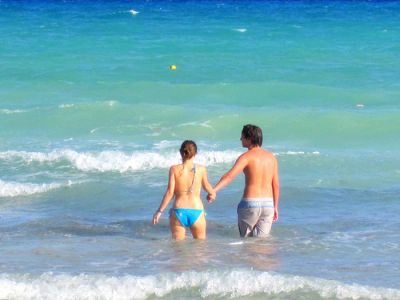 couple vacationing in the Riviera Maya